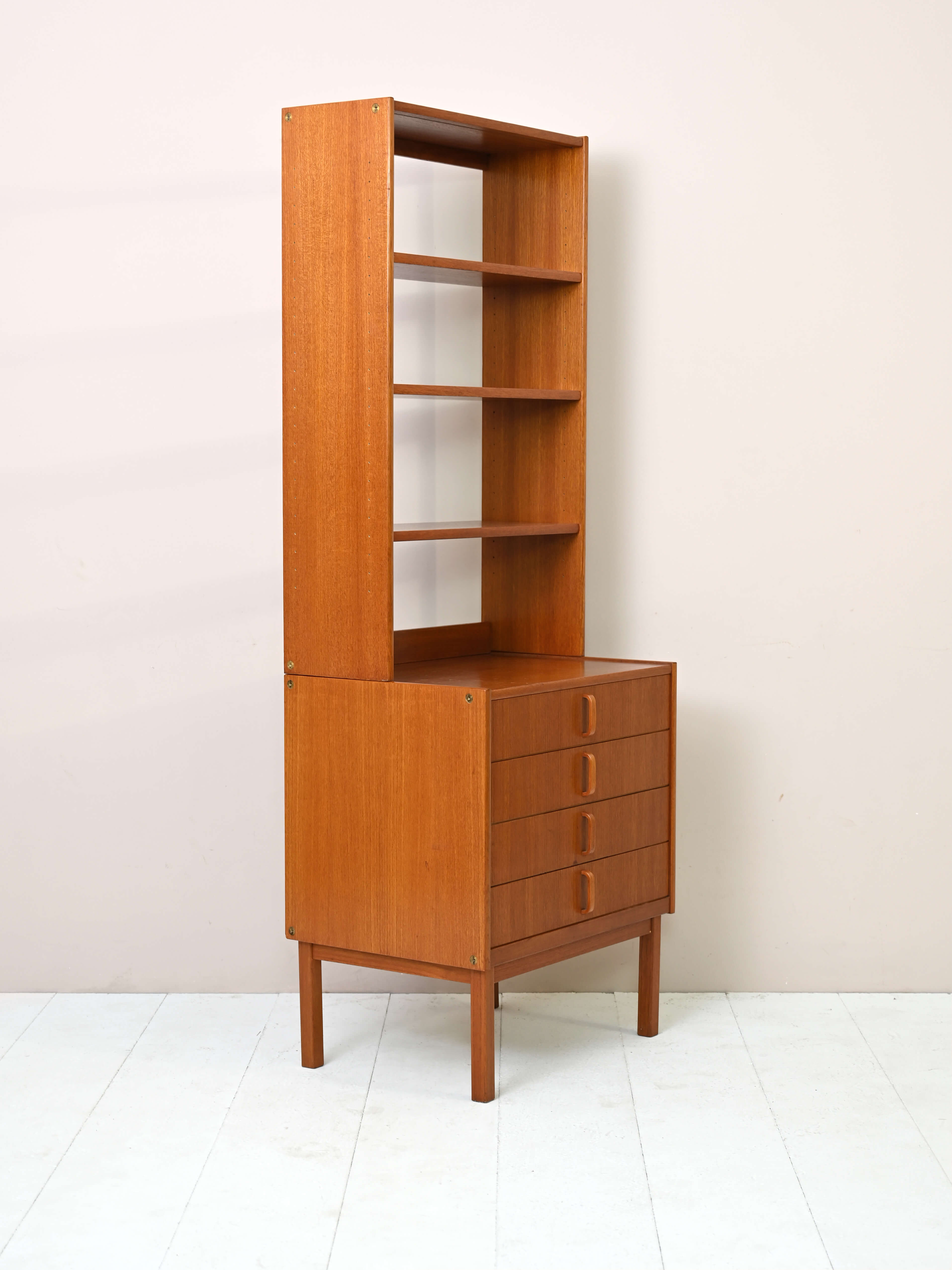 Libreria vintage in Teak svedese di design anni 60', alcuni segni