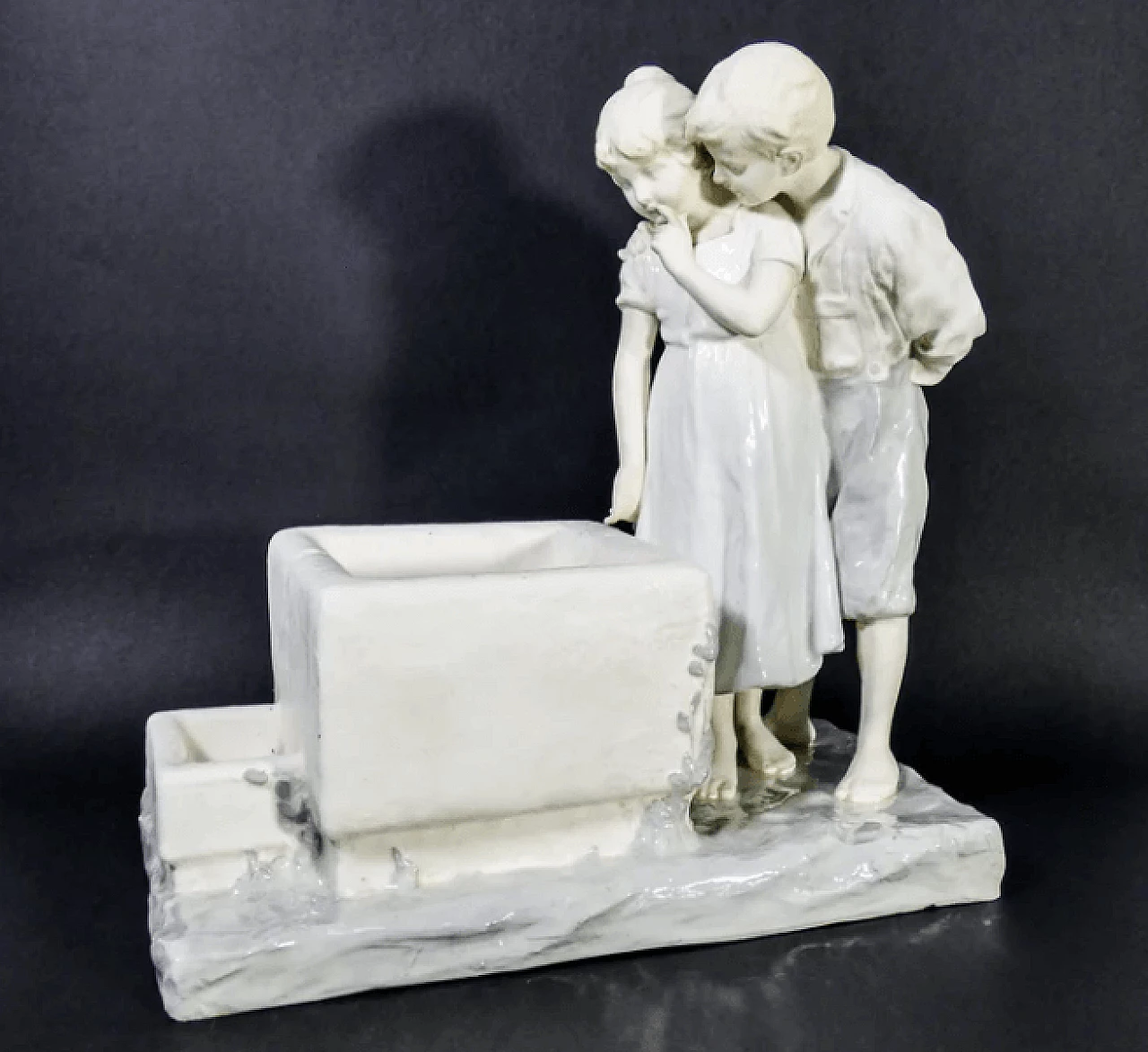 Franz Sautner, Bambini alla fontana, scultura in ceramica, anni '20 1