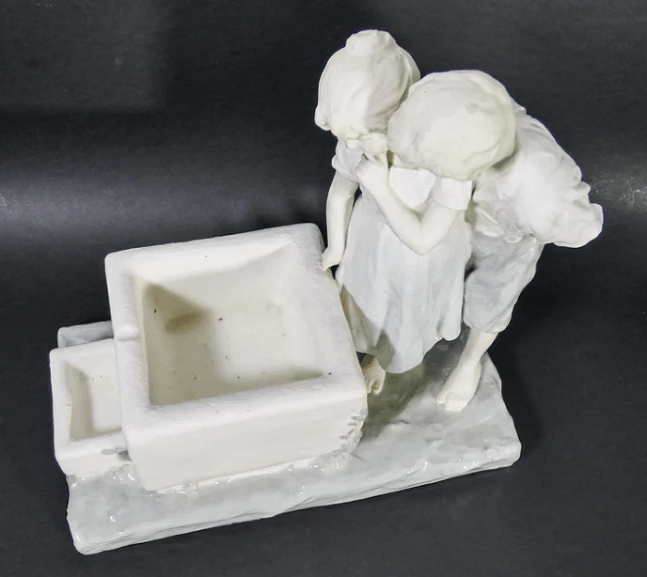 Franz Sautner, Bambini alla fontana, scultura in ceramica, anni '20 8