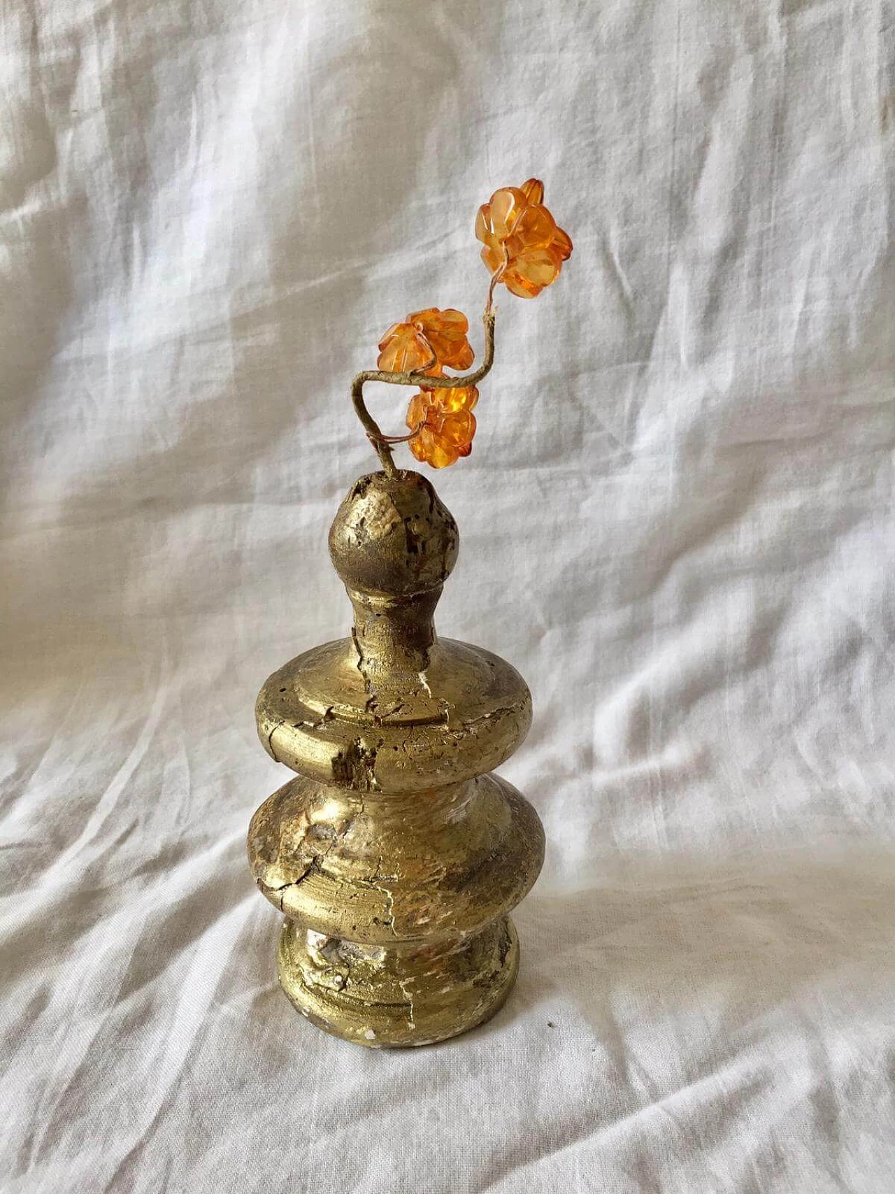 Gilded wood candle holder with resin flowers, late 19th century 5