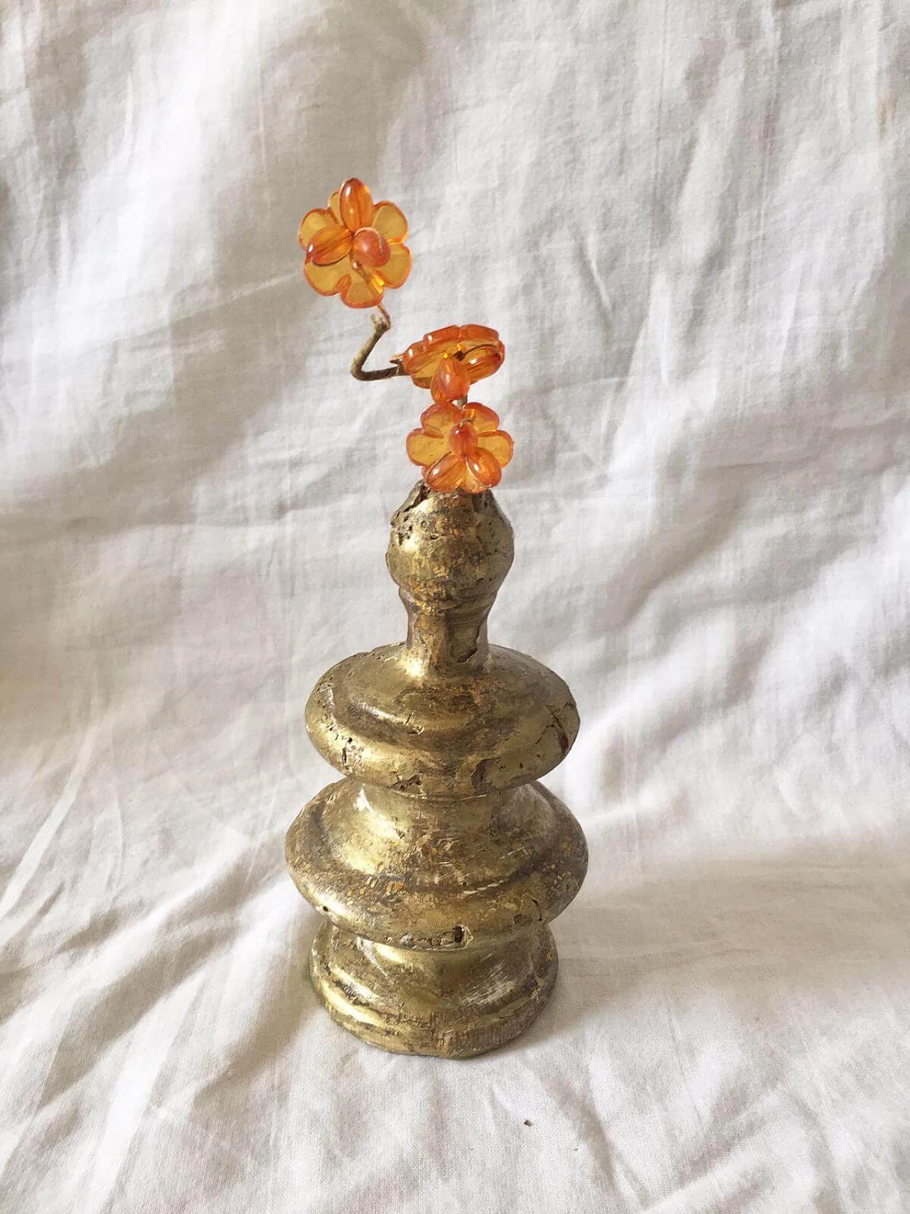 Gilded wood candle holder with resin flowers, late 19th century 11