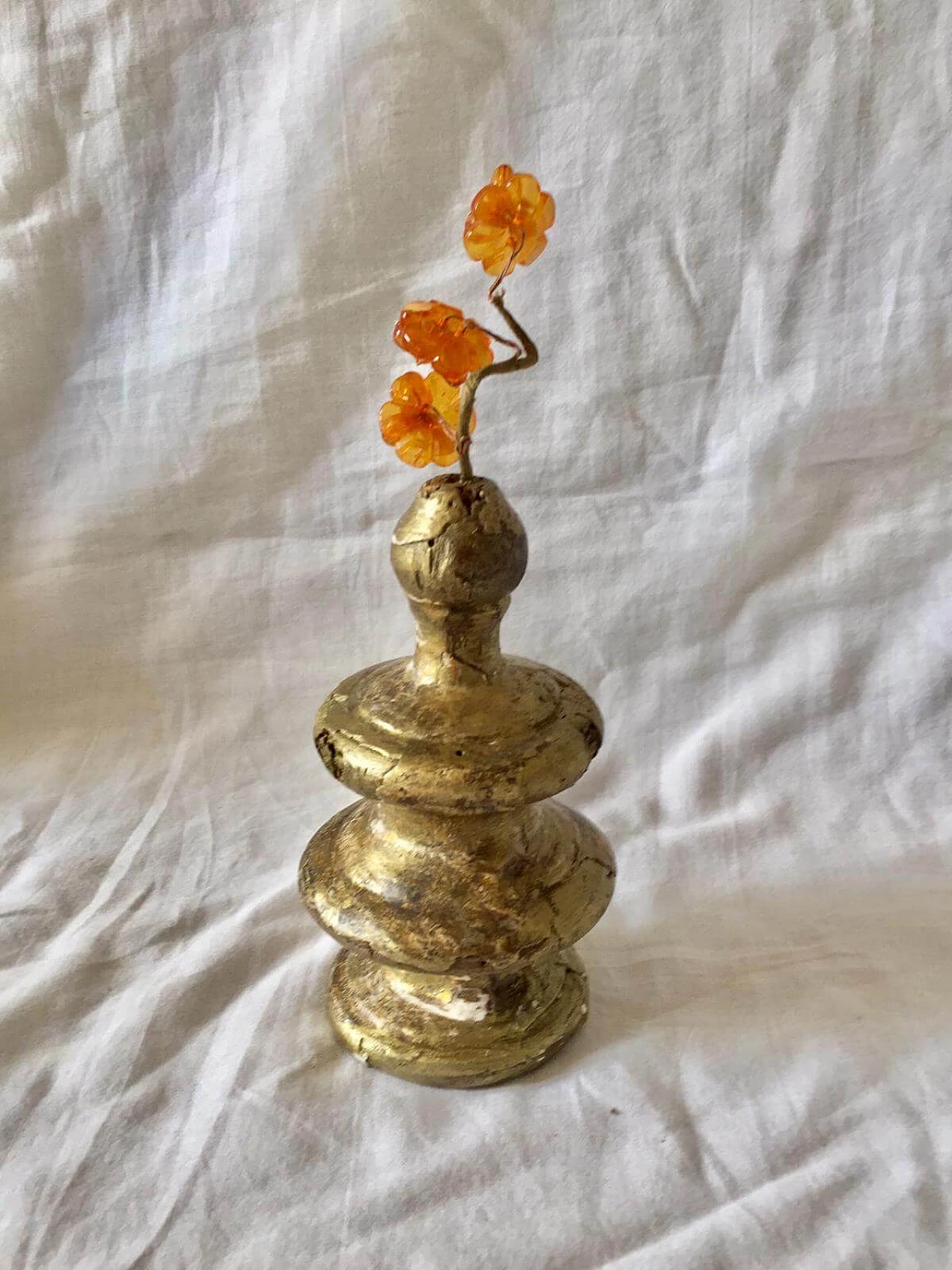 Gilded wood candle holder with resin flowers, late 19th century 12