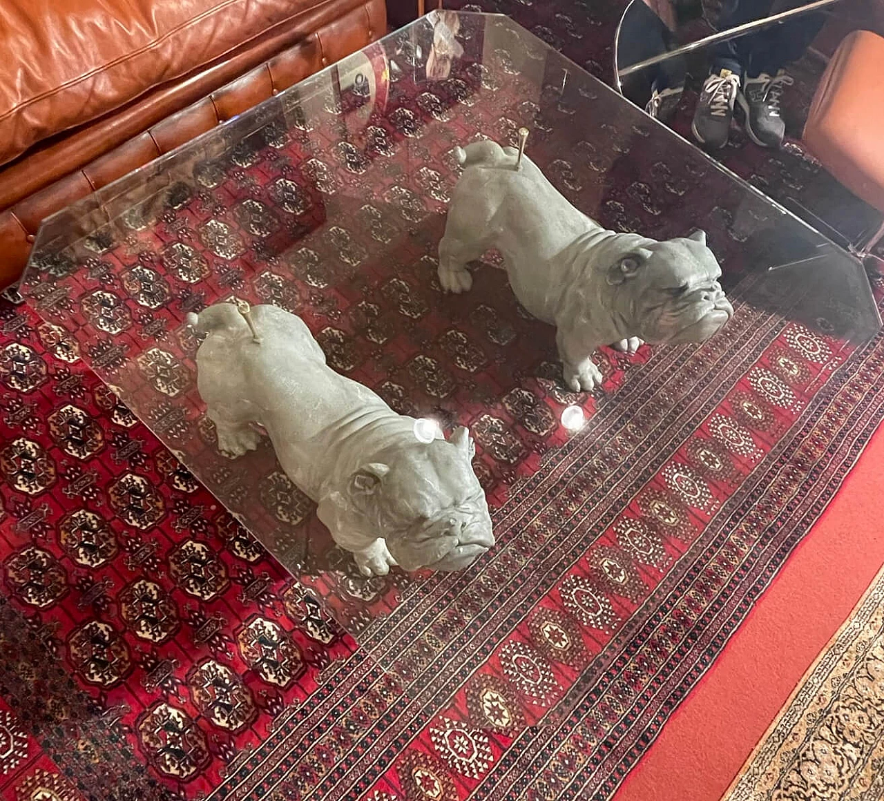 Coffee table with crystal glass top and pair of resin bulldog as base, 1990s 1