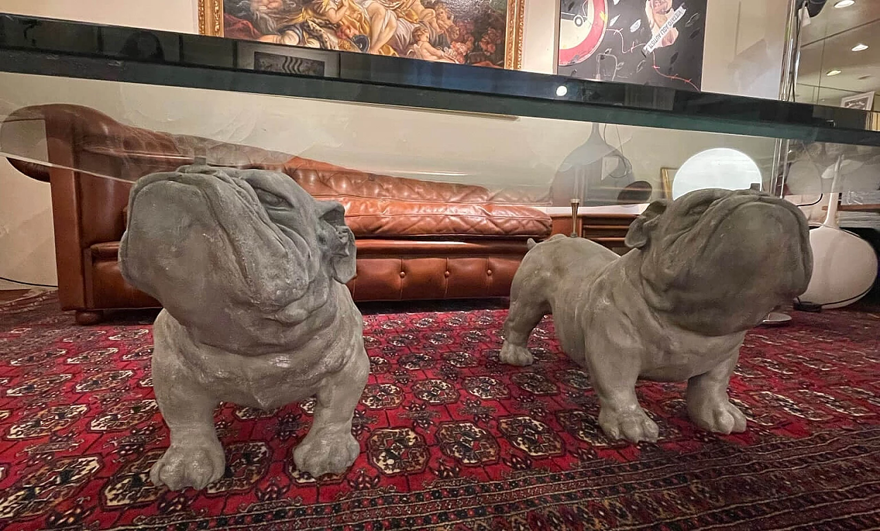 Coffee table with crystal glass top and pair of resin bulldog as base, 1990s 2