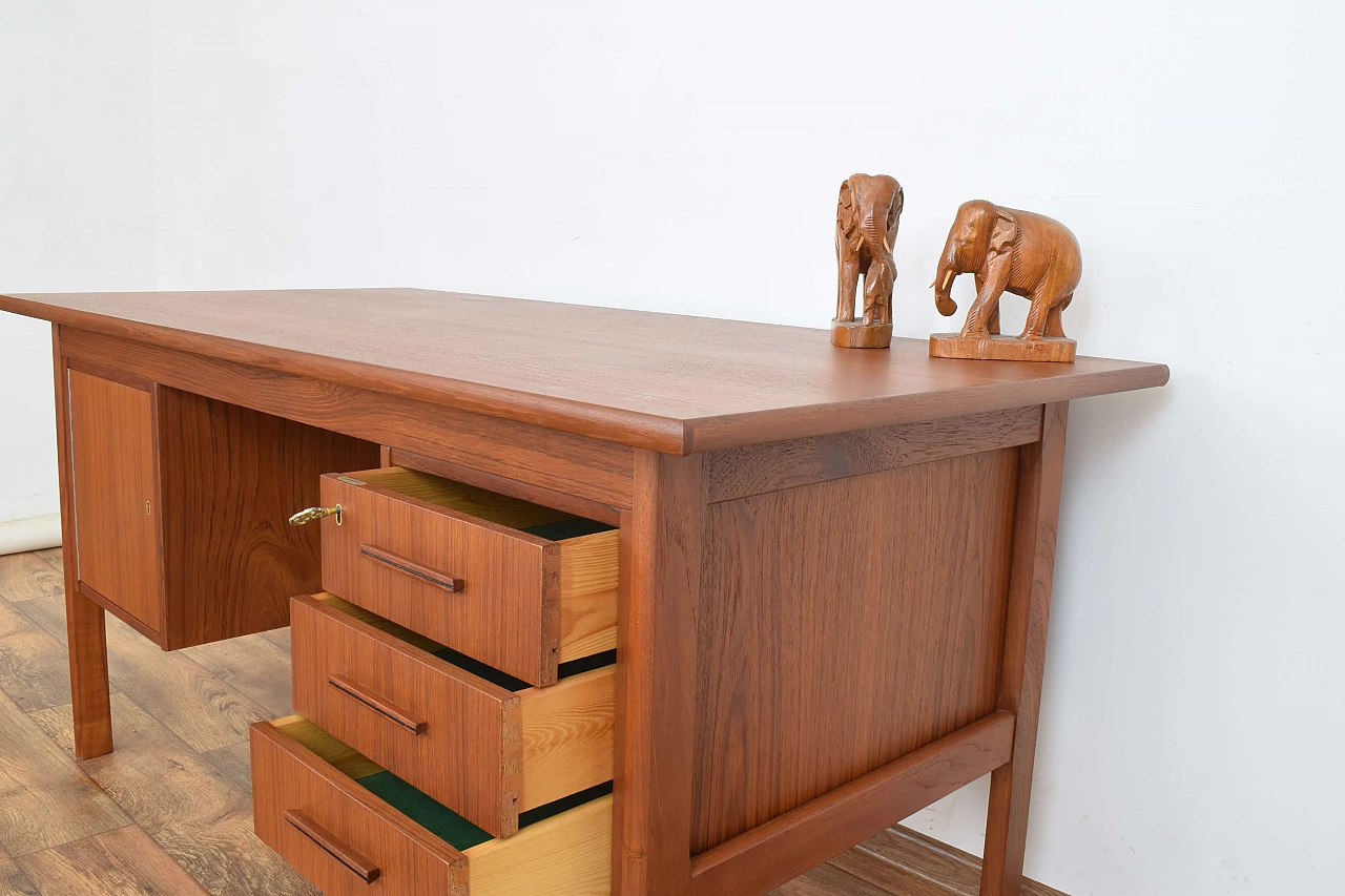 Scandinavian teak centre desk, 1960s 12