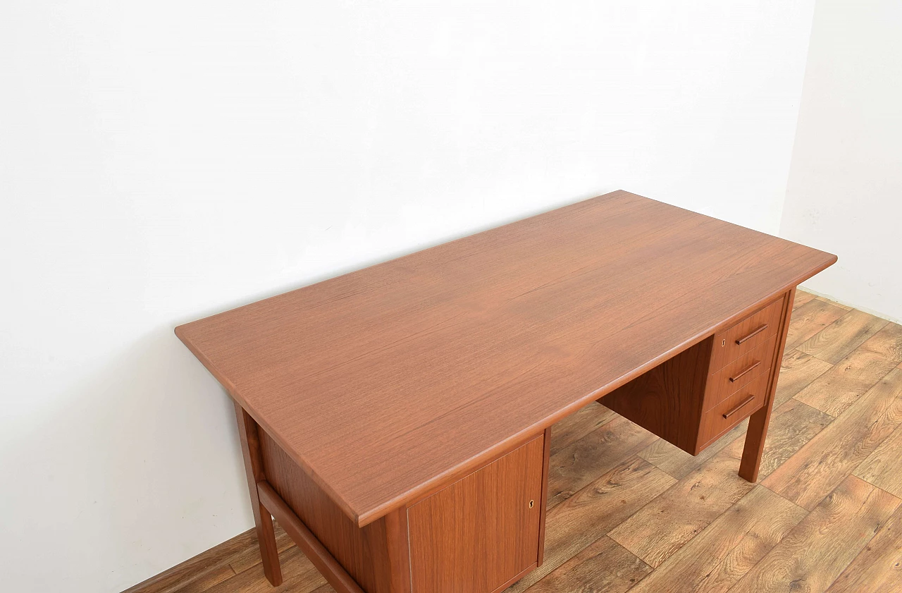 Scandinavian teak centre desk, 1960s 15