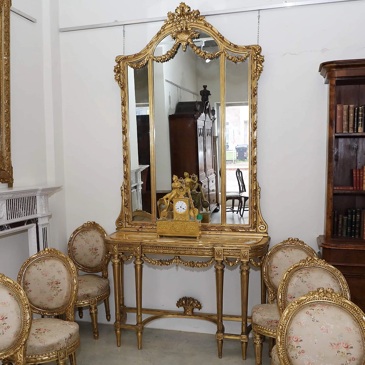 Gilded and carved wooden console table with mirror, 1920s 1