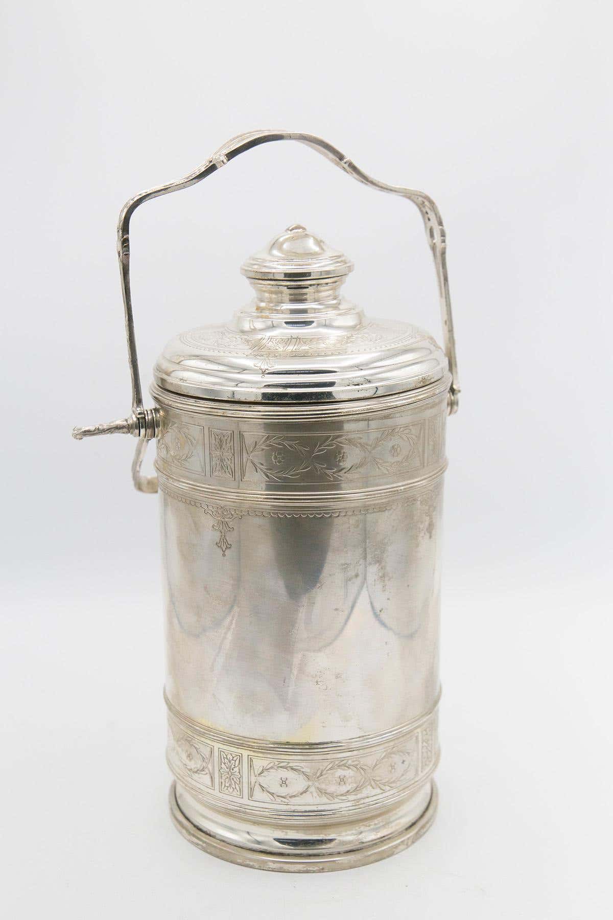 Sterling silver thermos flask with decorations for Cartier early 20th century