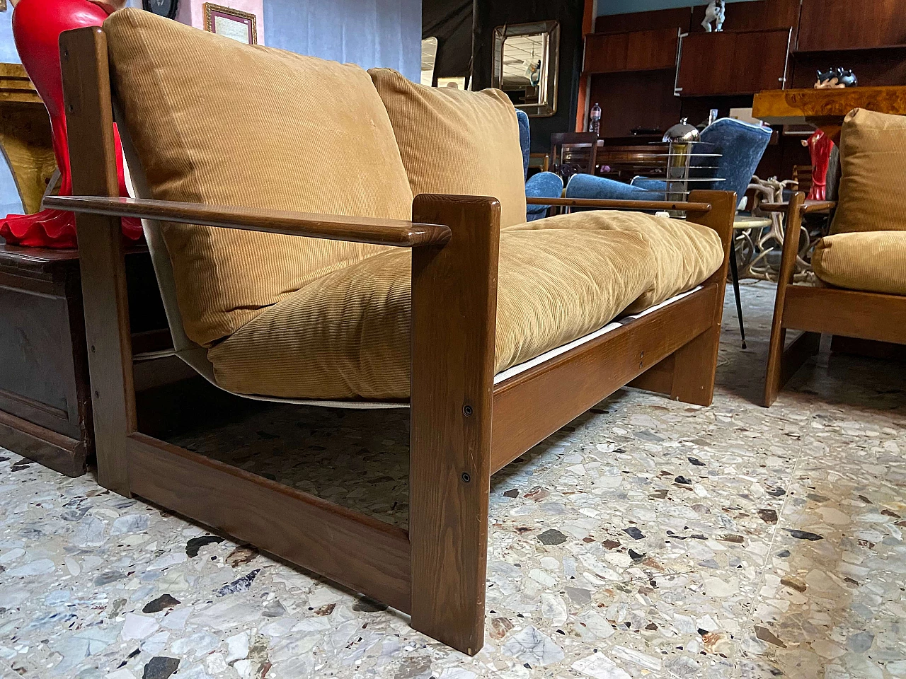 Pair of sofas in walnut attributed to Carlo Scarpa, 1960s 5