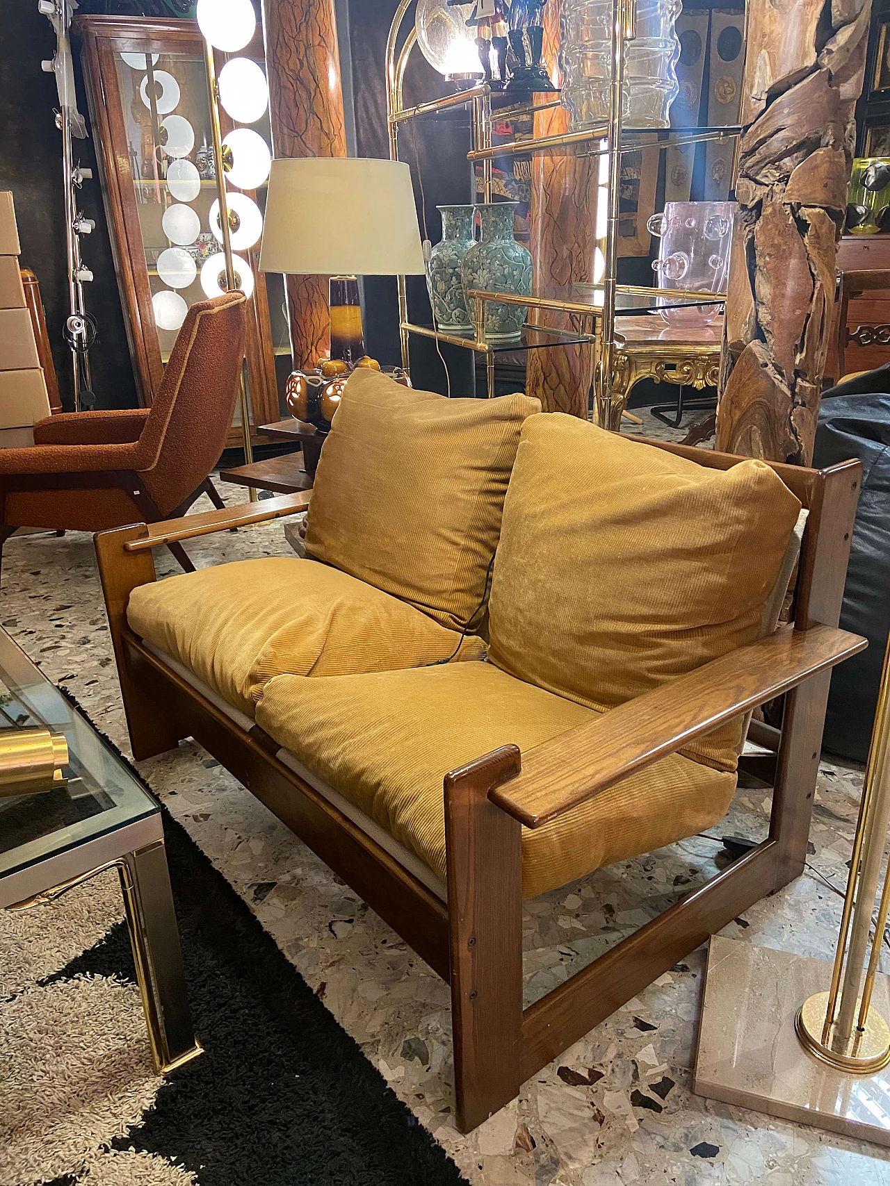 Pair of sofas in walnut attributed to Carlo Scarpa, 1960s 13