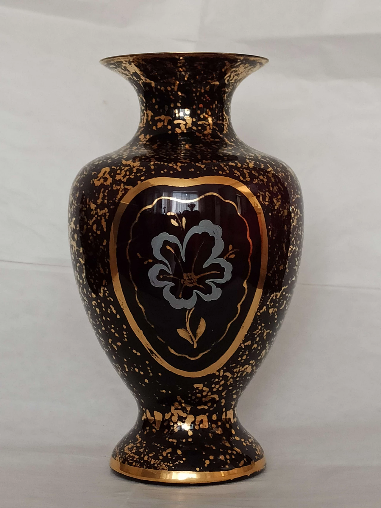 Murano glass vase with pure gold decoration, 1950s 1