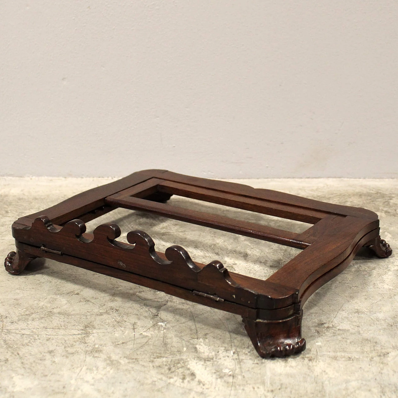 Solid walnut table lectern, late 19th century 5