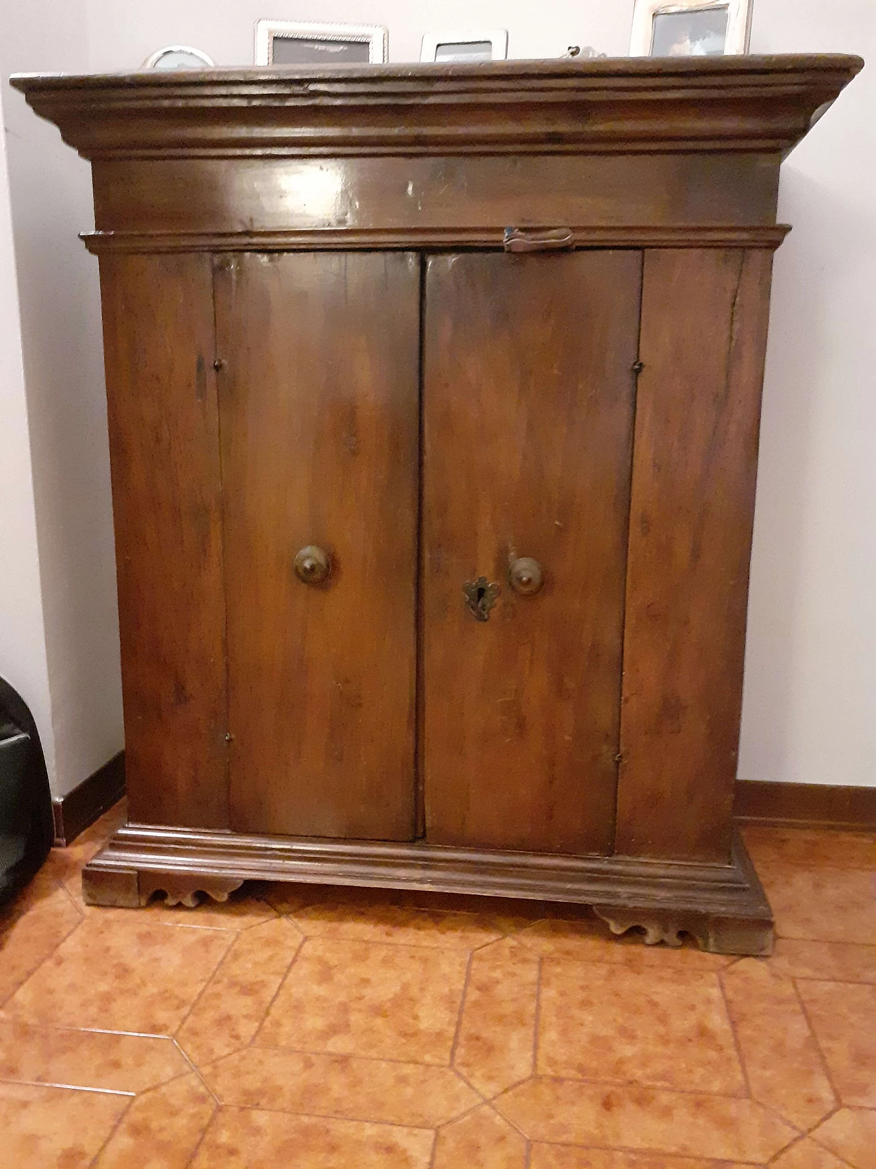 Walnut sideboard, 17th century 1