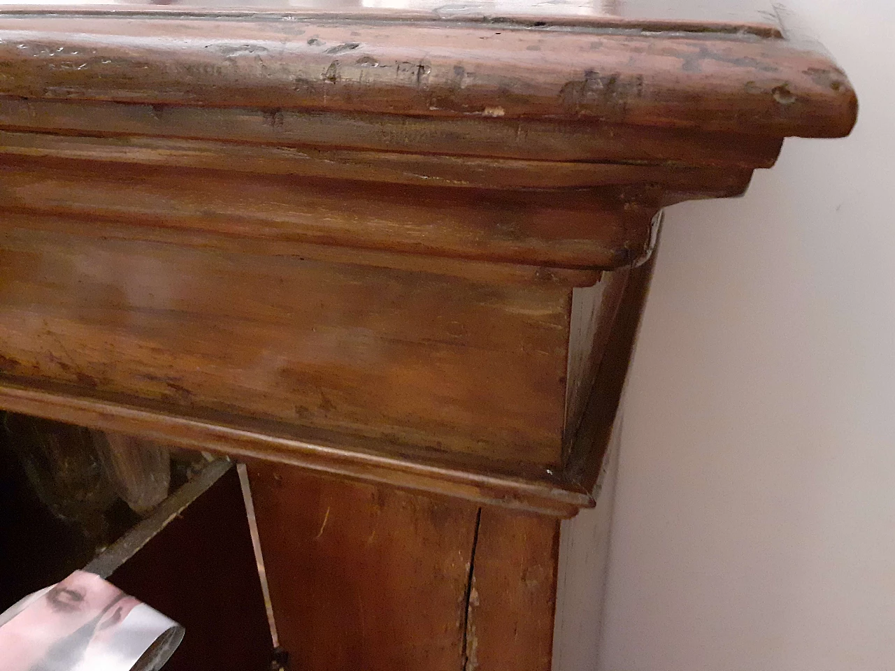 Walnut sideboard, 17th century 4