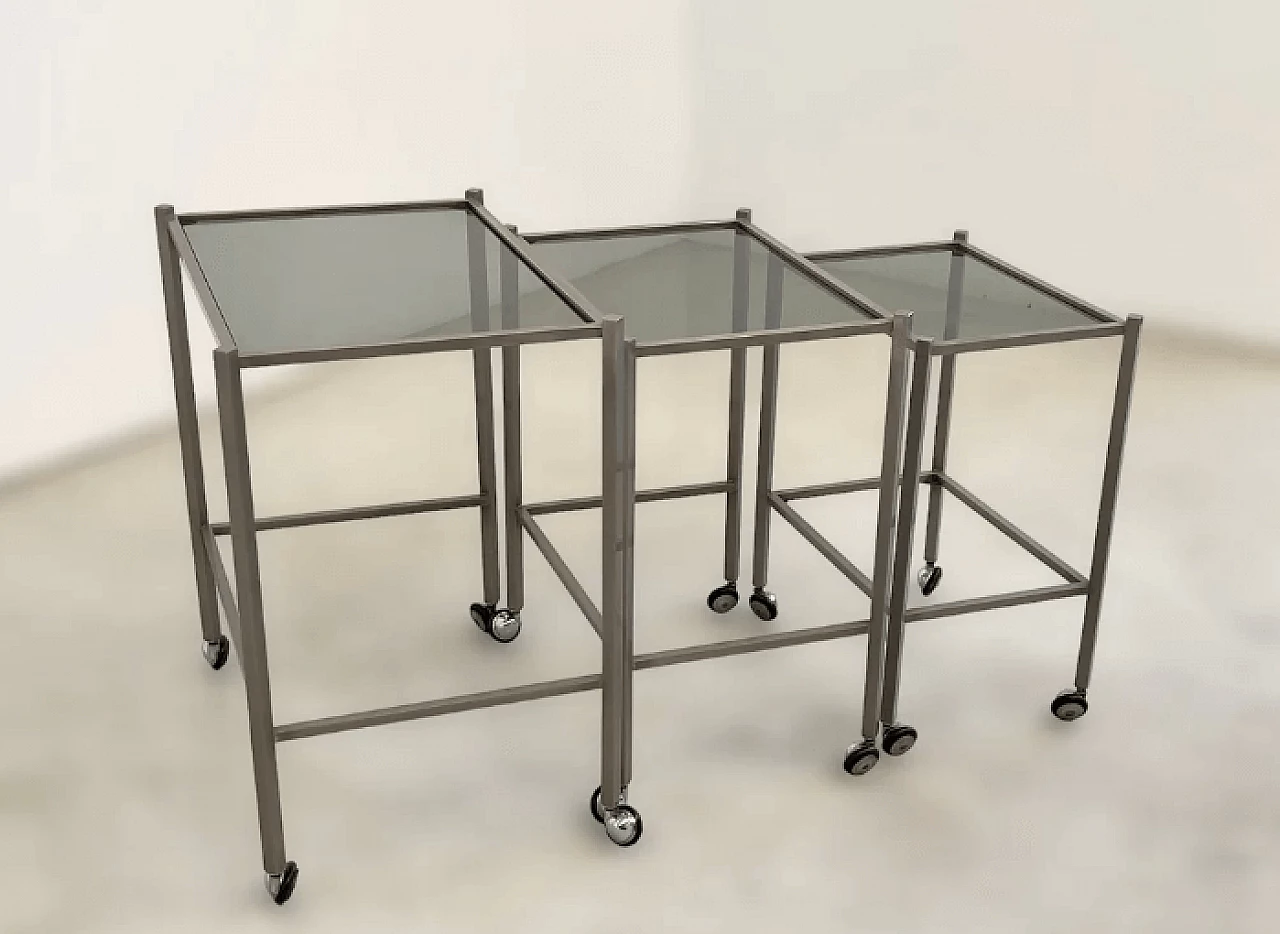 3 Nesting tables in metal and smoked glass attributed to Saporiti, 1970s 2