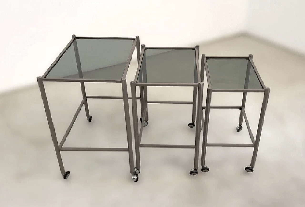 3 Nesting tables in metal and smoked glass attributed to Saporiti, 1970s 3