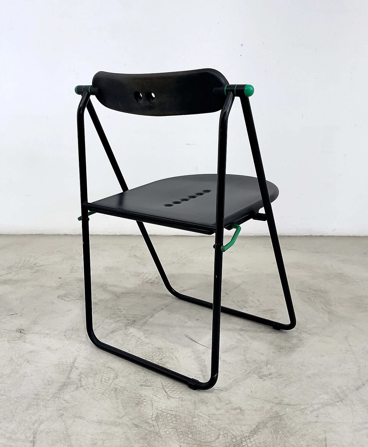 Flap chair in painted metal and rubber by Paolo Parigi, 1980s 4