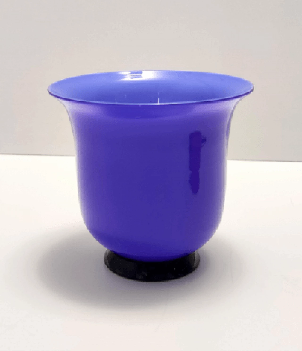 Vaso Anni Trenta in vetro opalino blu di Paolo Venini, anni '90 2