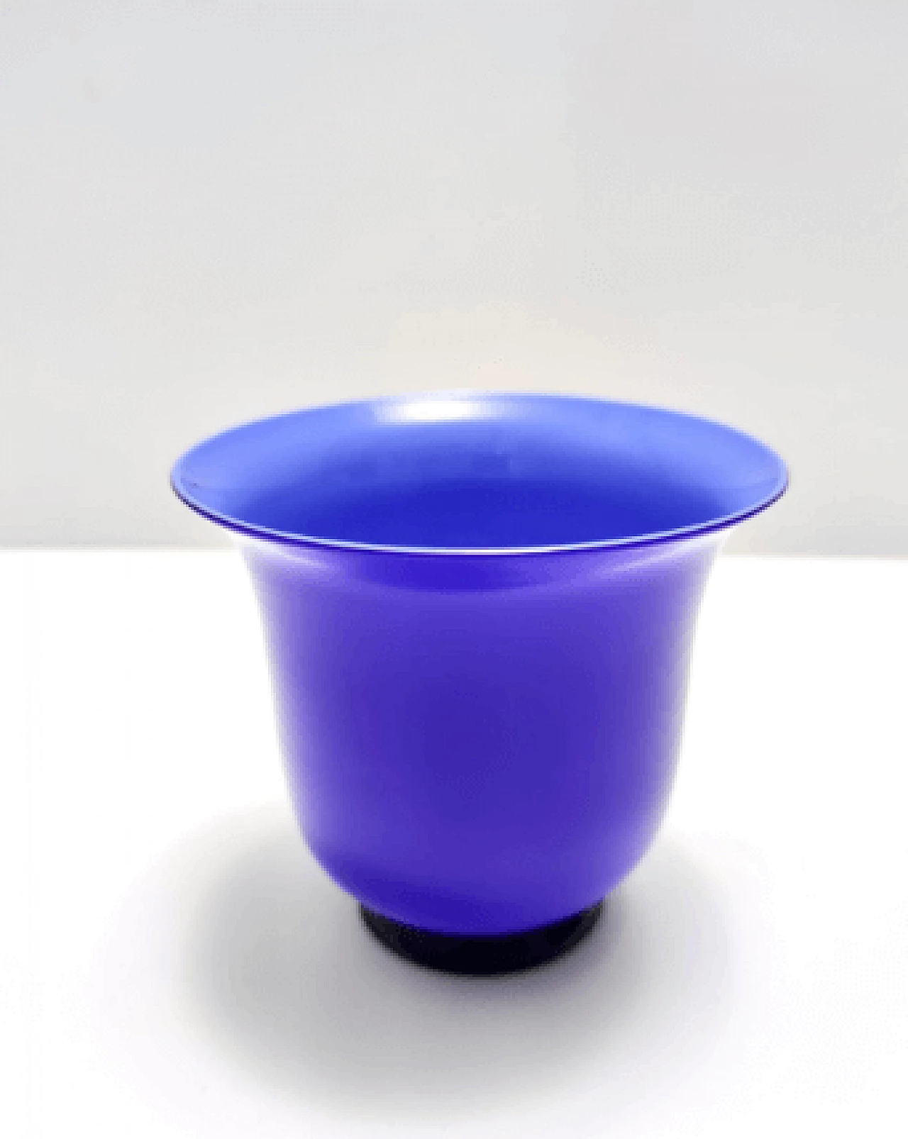 Vaso Anni Trenta in vetro opalino blu di Paolo Venini, anni '90 3