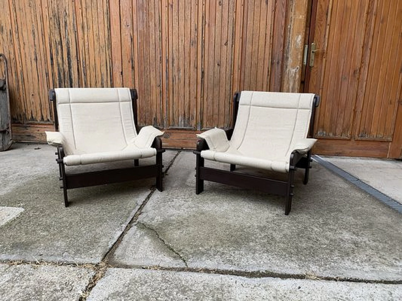 Pair of wood and fabric armchairs by Képcsarnok, 1970s 2