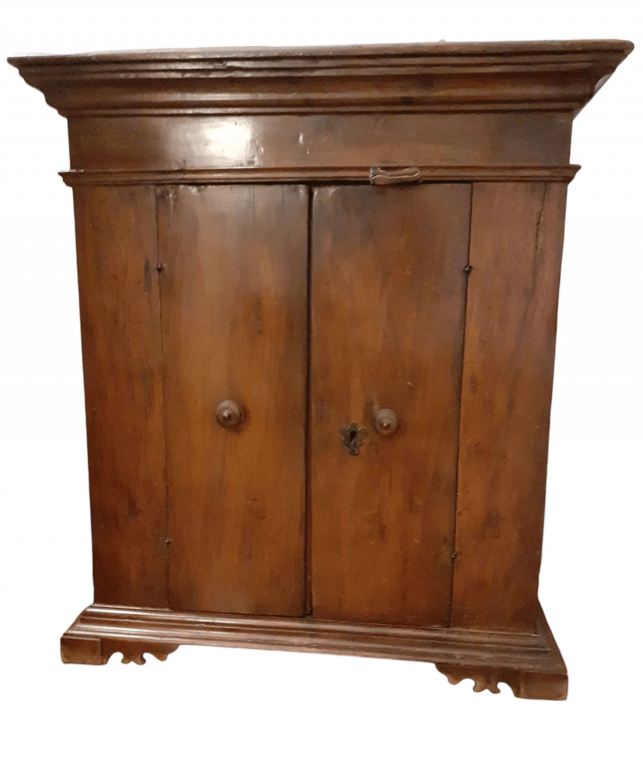 Walnut sideboard, 17th century 7