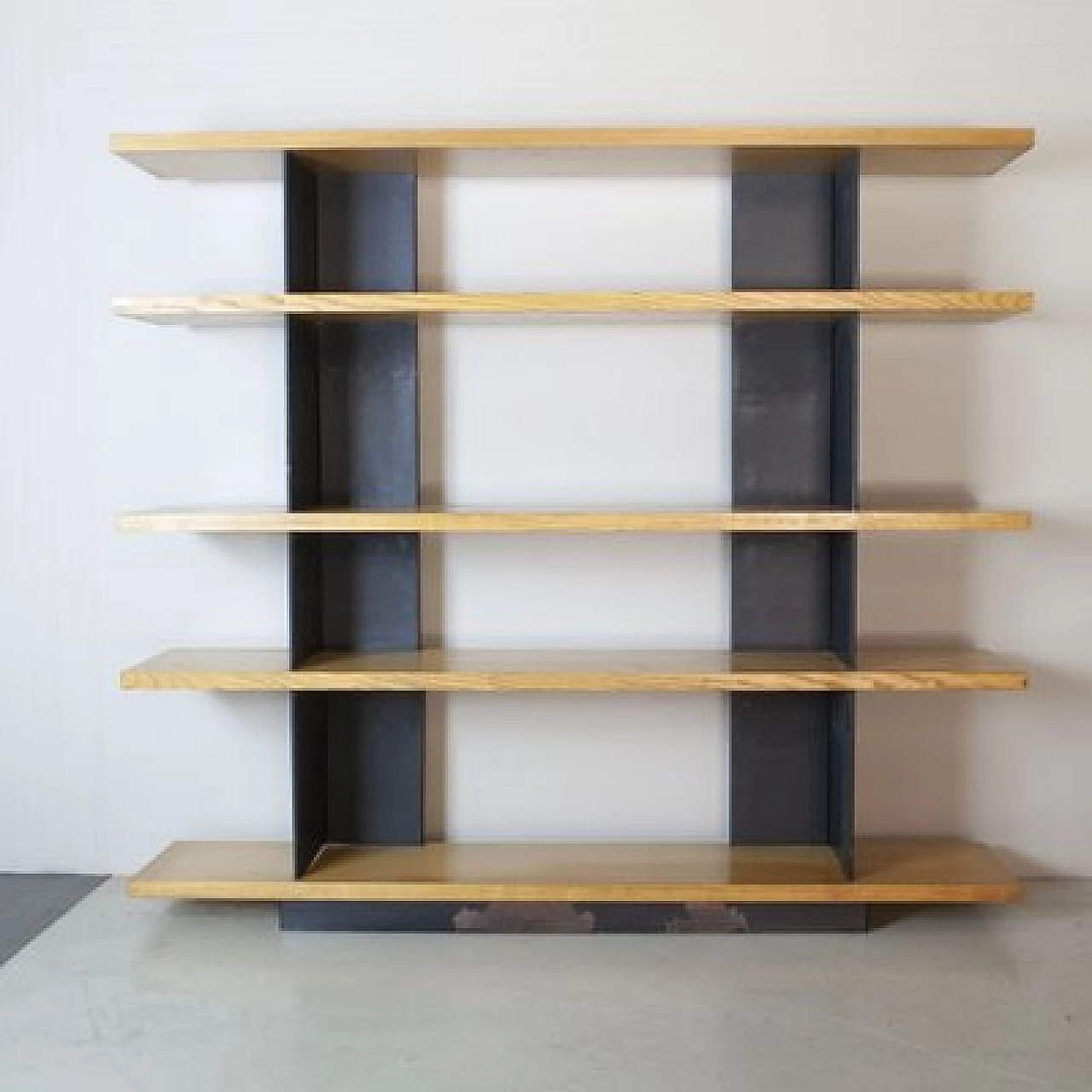 Modernist Foltern shelves with black steel plate brackets by Charlotte Perriand, 1970s 7