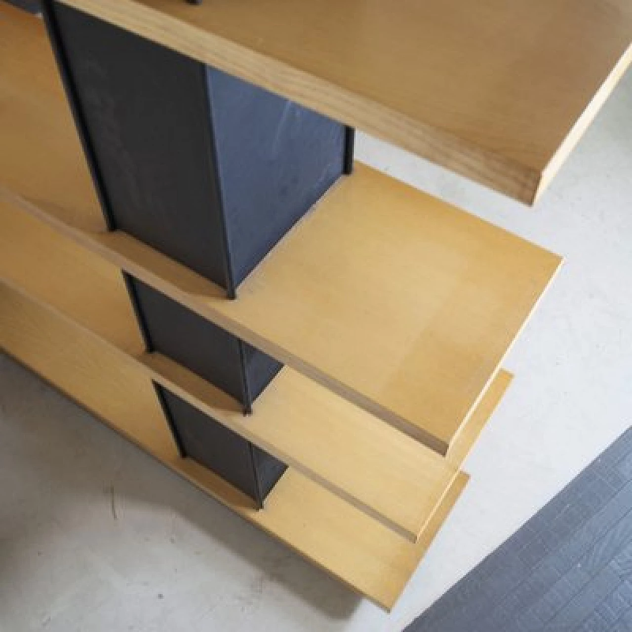 Modernist Foltern shelves with black steel plate brackets by Charlotte Perriand, 1970s 8