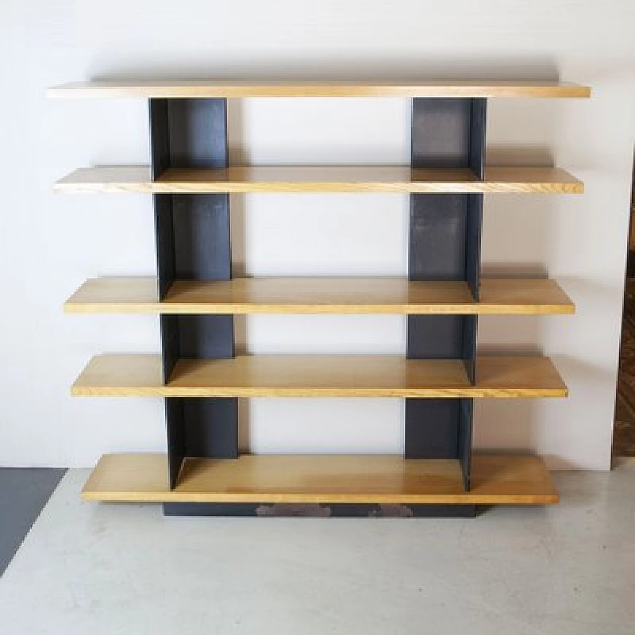 Modernist Foltern shelves with black steel plate brackets by Charlotte Perriand, 1970s 9