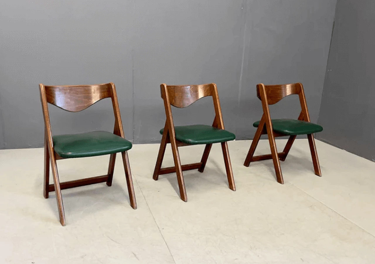 3 Chairs in wood and green leather, 1960s 1