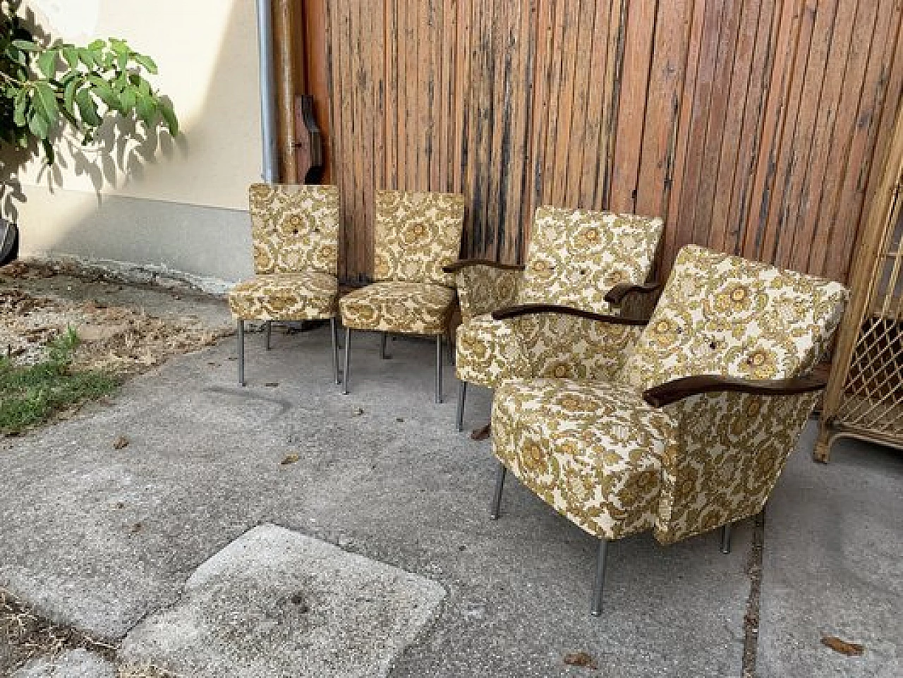 4 Bauhaus-style armchairs in steel and wood, 1940s 5