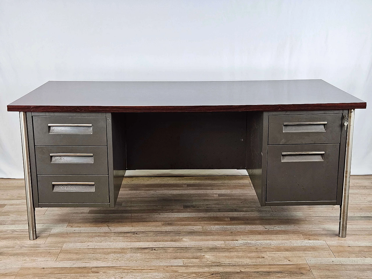 Executive desk with rosewood laminate top by Mobiltecnica Torino, 1970s 1