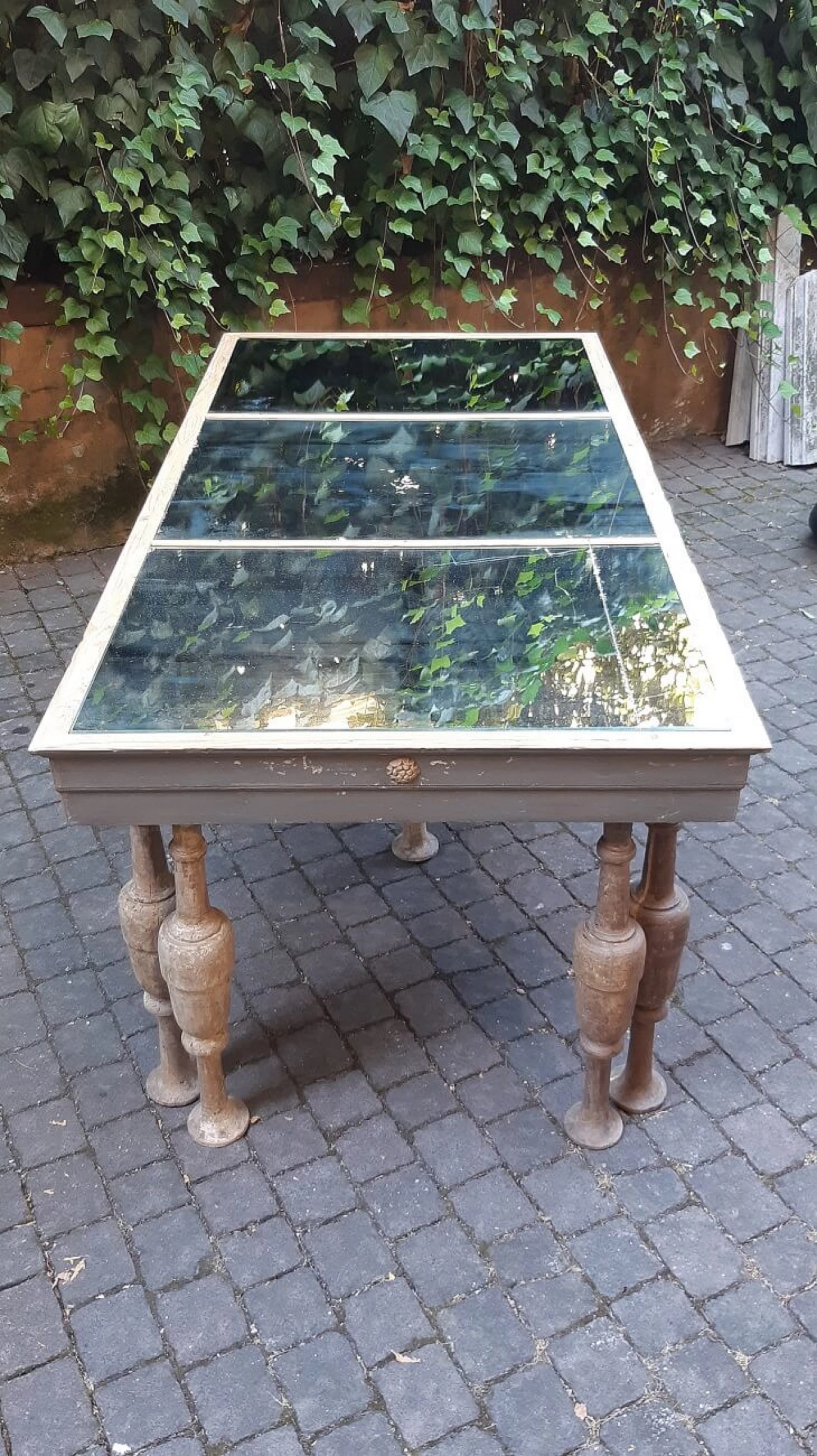 Table with 19th-century mirrored top and 18th-century spool legs, early 20th century 3