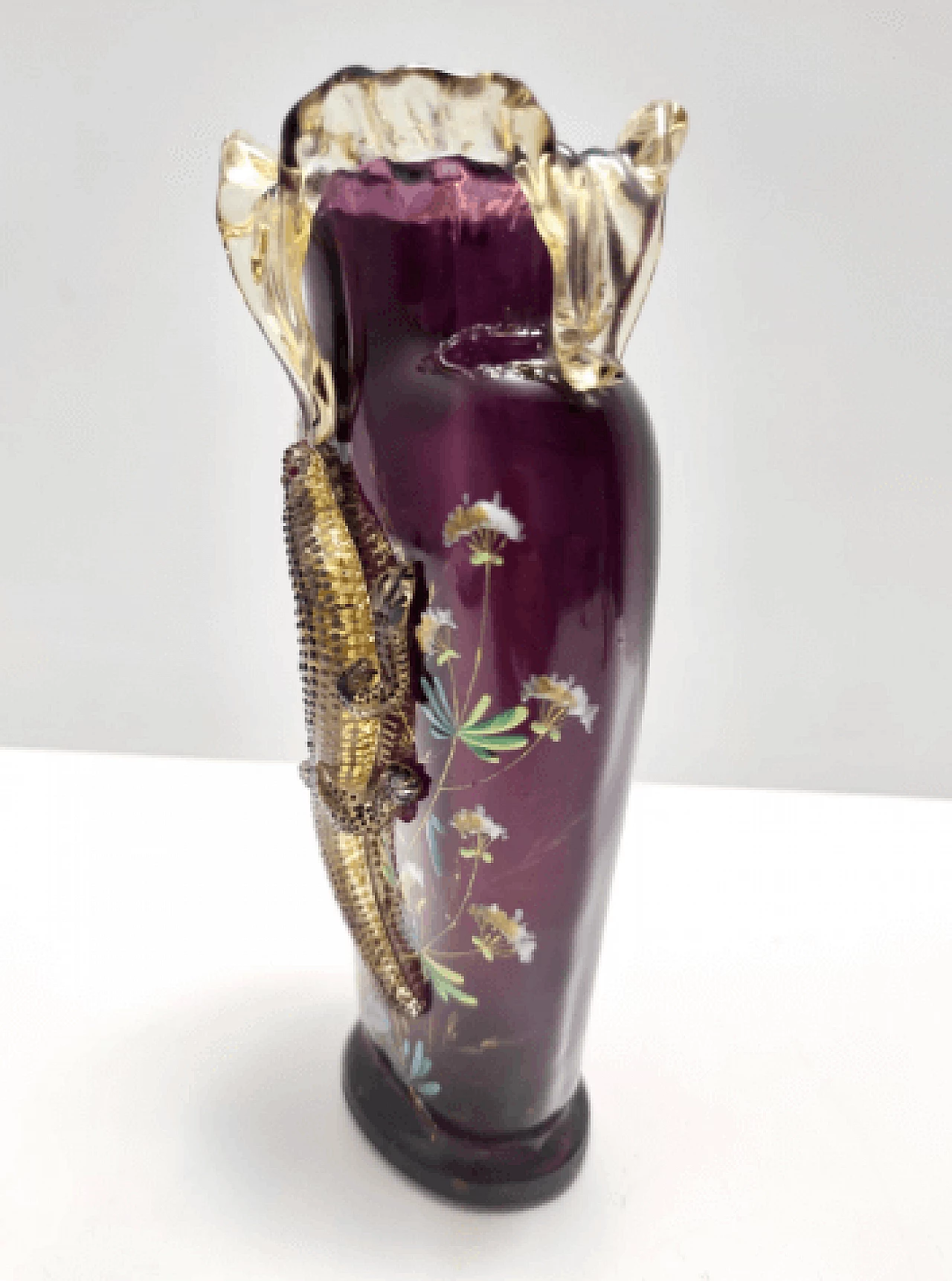 Amethyst blown glass vase with salamander, late 19th century 3