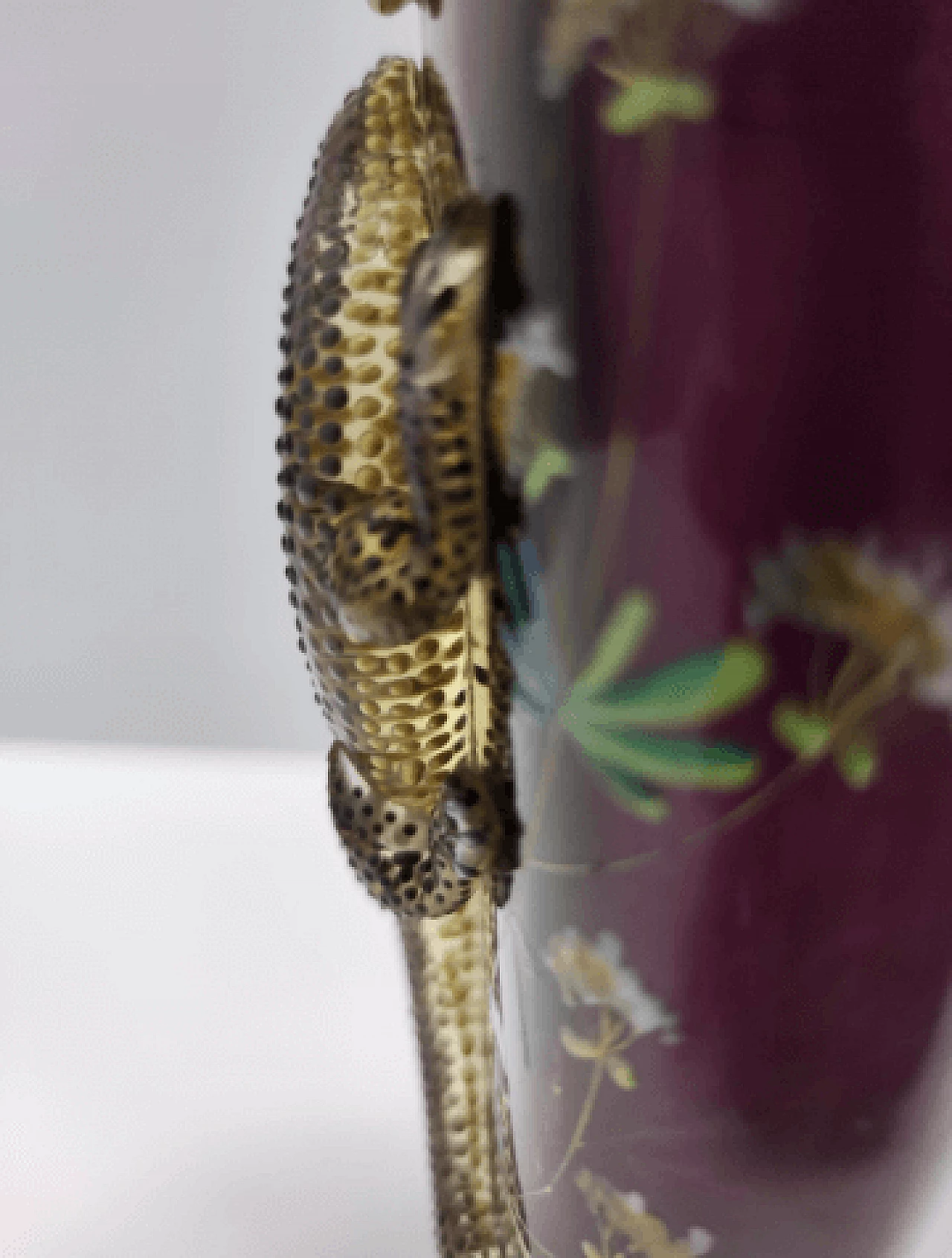 Amethyst blown glass vase with salamander, late 19th century 9