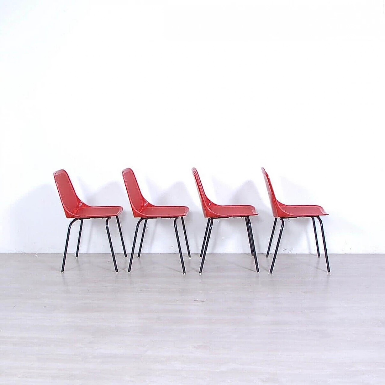 4 Iron and red plastic chairs by MIM Roma, 1960s 5