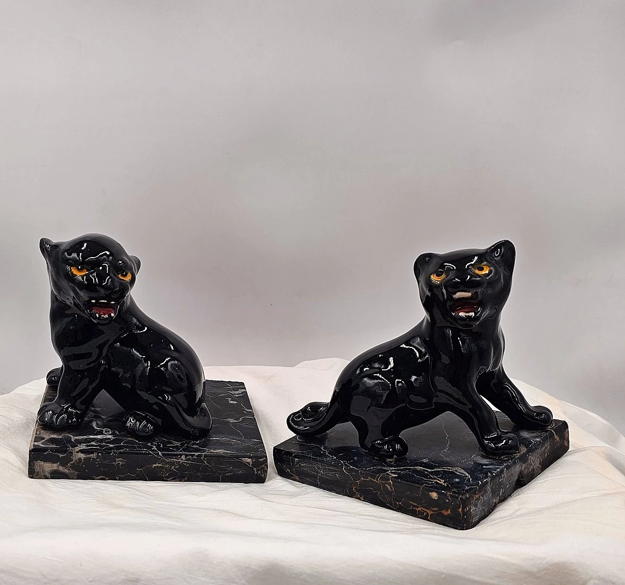 Pair of ceramic and marble bookends with panther cubs, 1930s 1