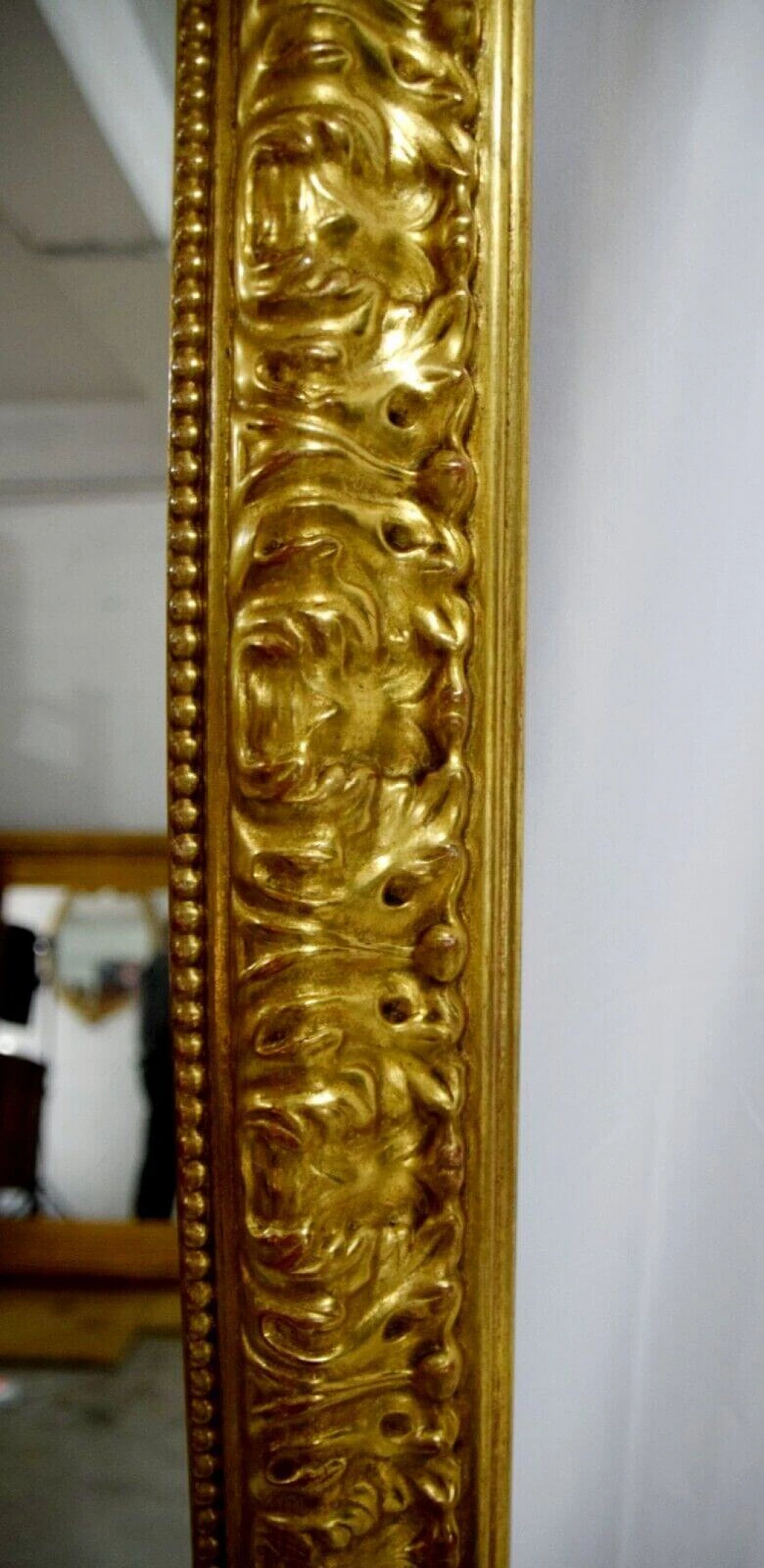 Specchio francese stile Neoclassico in legno dorato e gesso 4