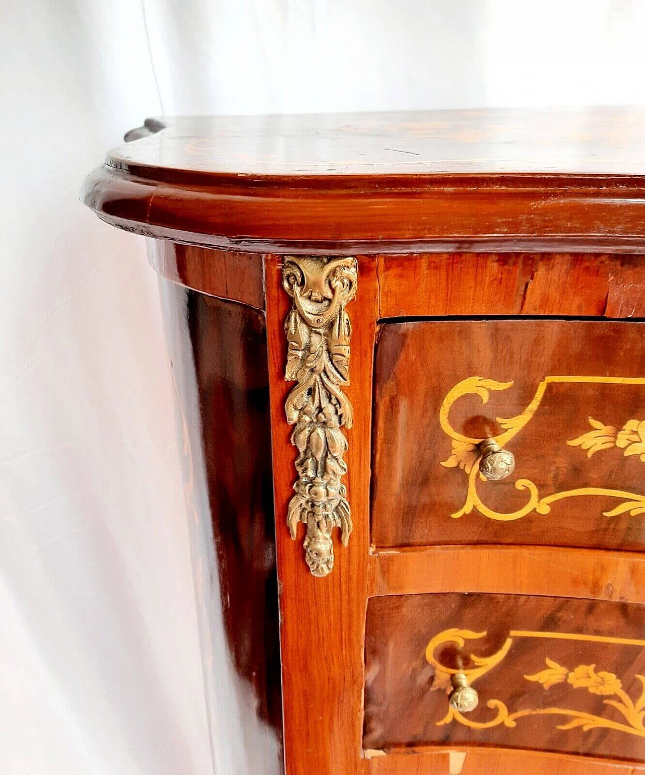 Louis XV style inlaid mahogany chest of drawers 3