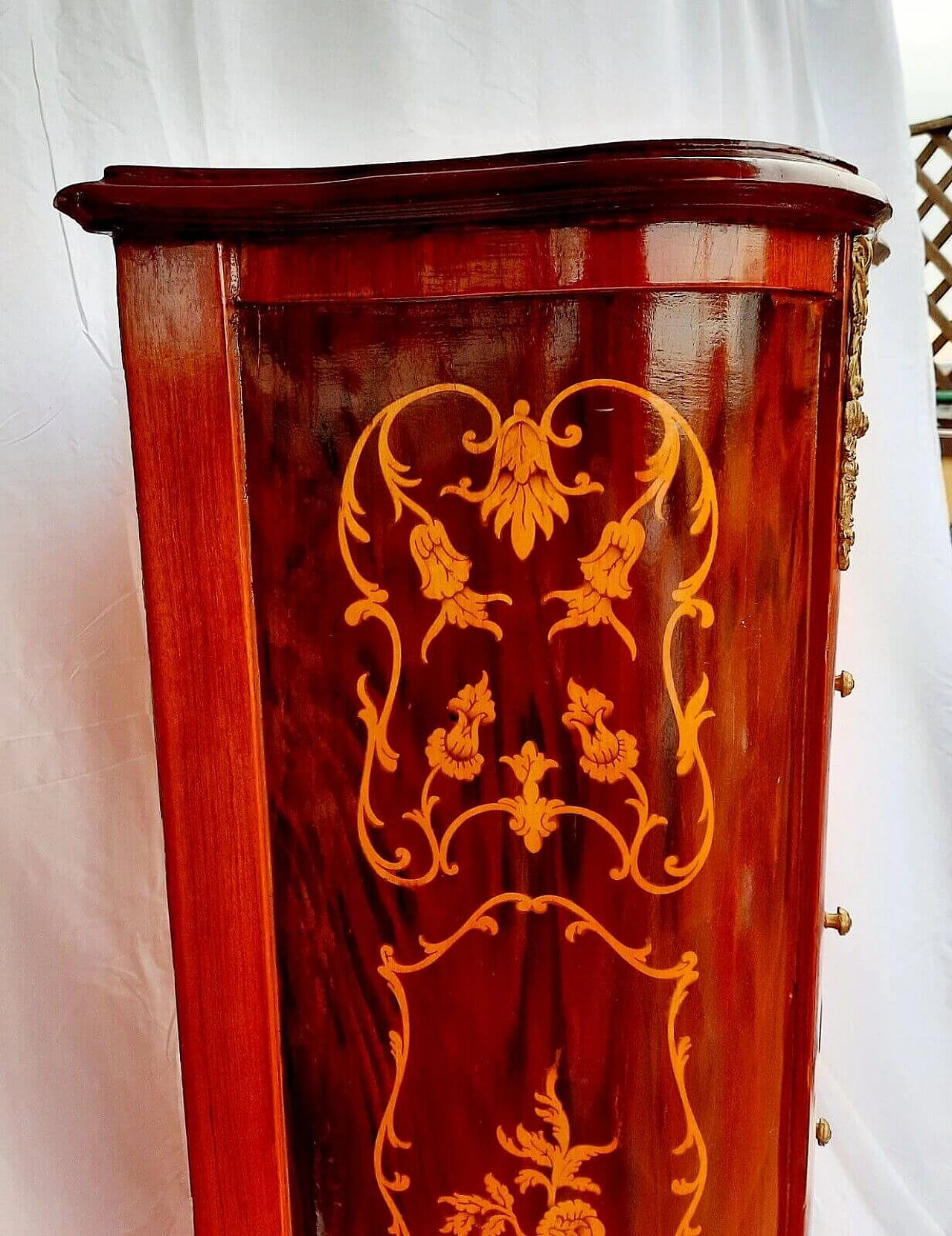 Louis XV style inlaid mahogany chest of drawers 9