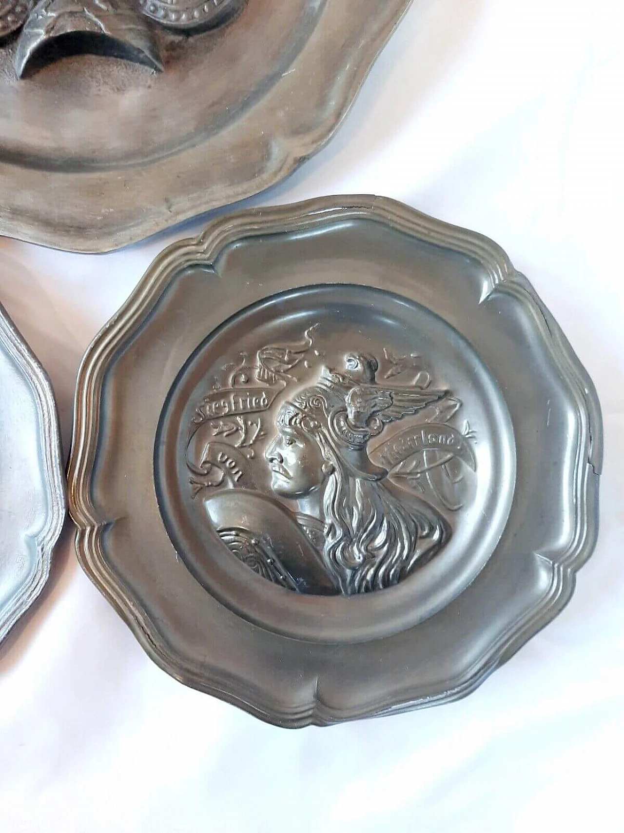 3 Pewter plates with The Song of the Nibelungs 1