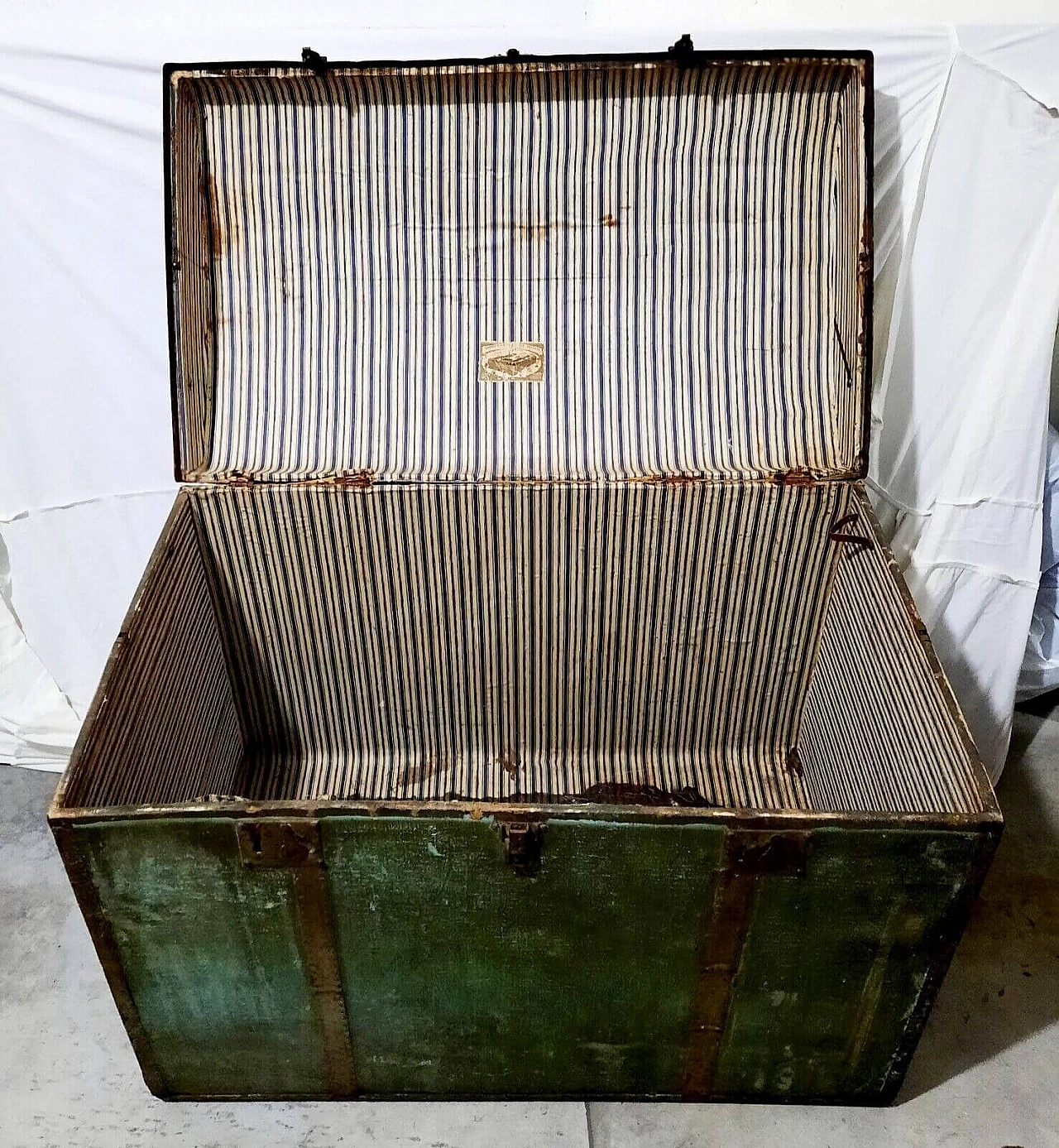 Wood, canvas and metal travel trunk by Moritz Mädler, early 20th century 5