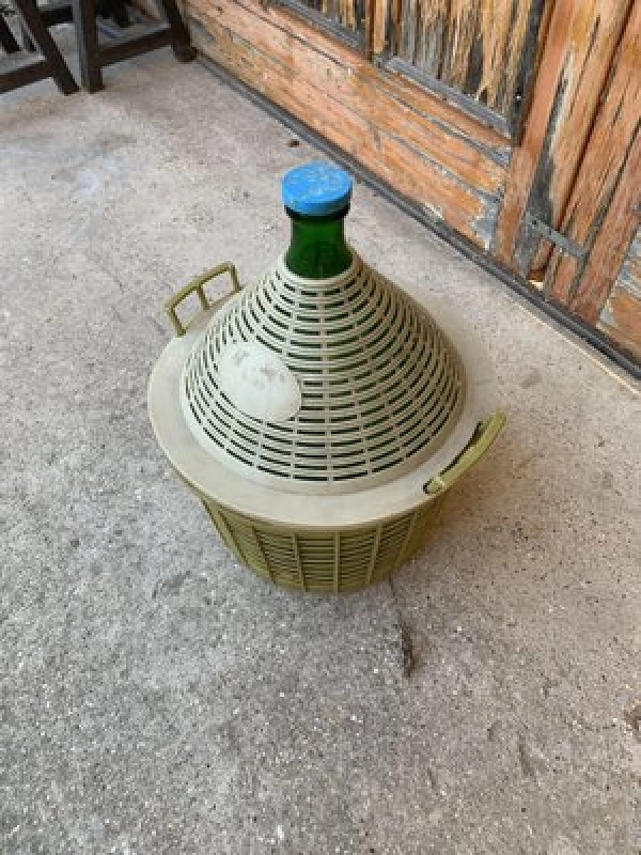 Hungarian green glass demijohn with plastic basket, 1950s 2
