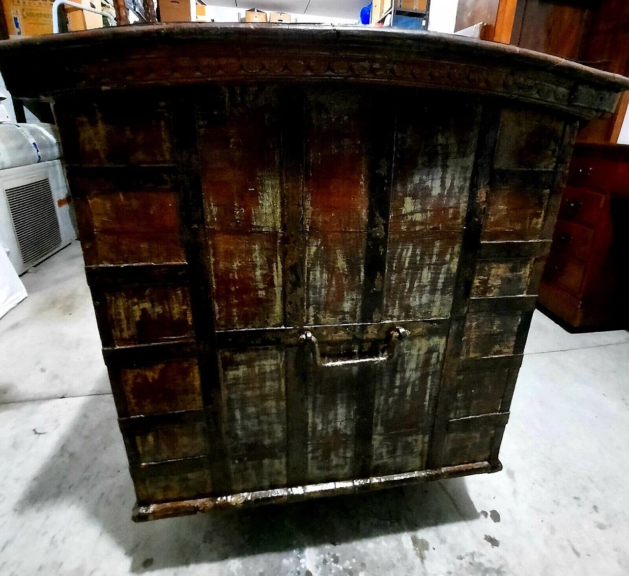 Indian wooden and metal-bound chest with wheels, 19th century 2