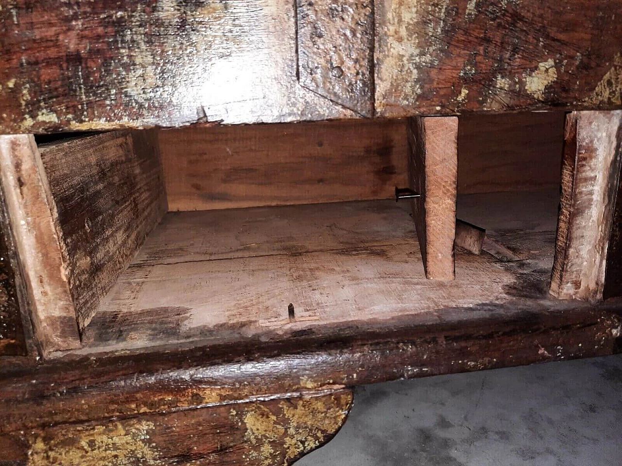 Indian wooden and metal-bound chest with wheels, 19th century 11