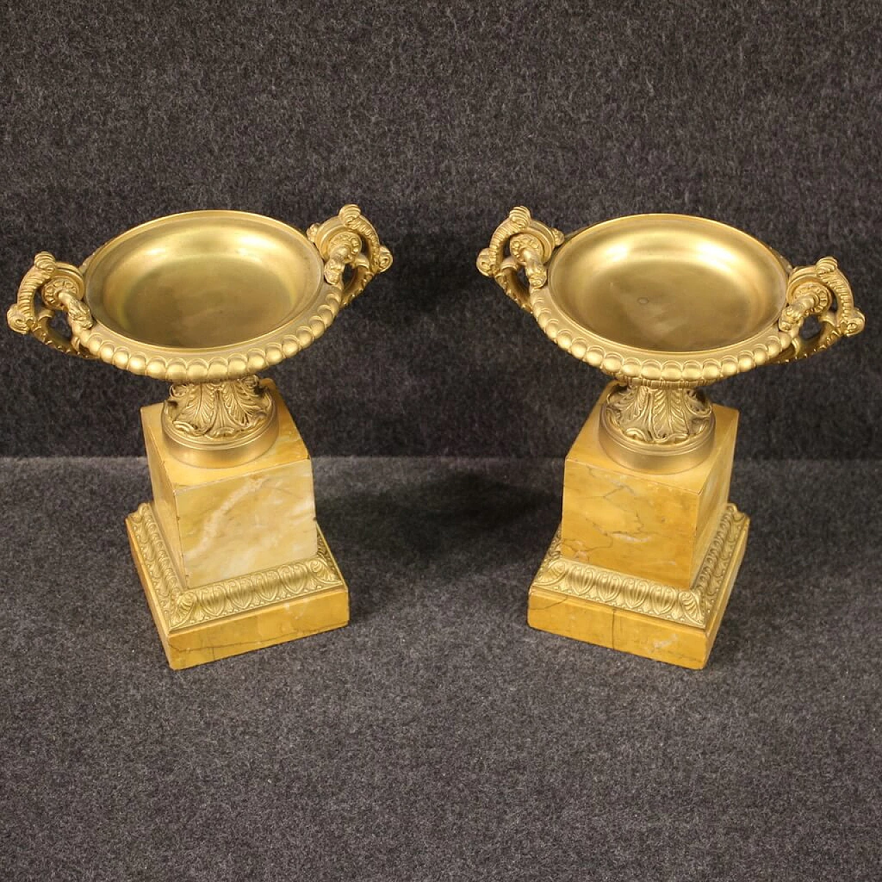 Pair of gilded bronze and yellow marble risers, 1930s 2