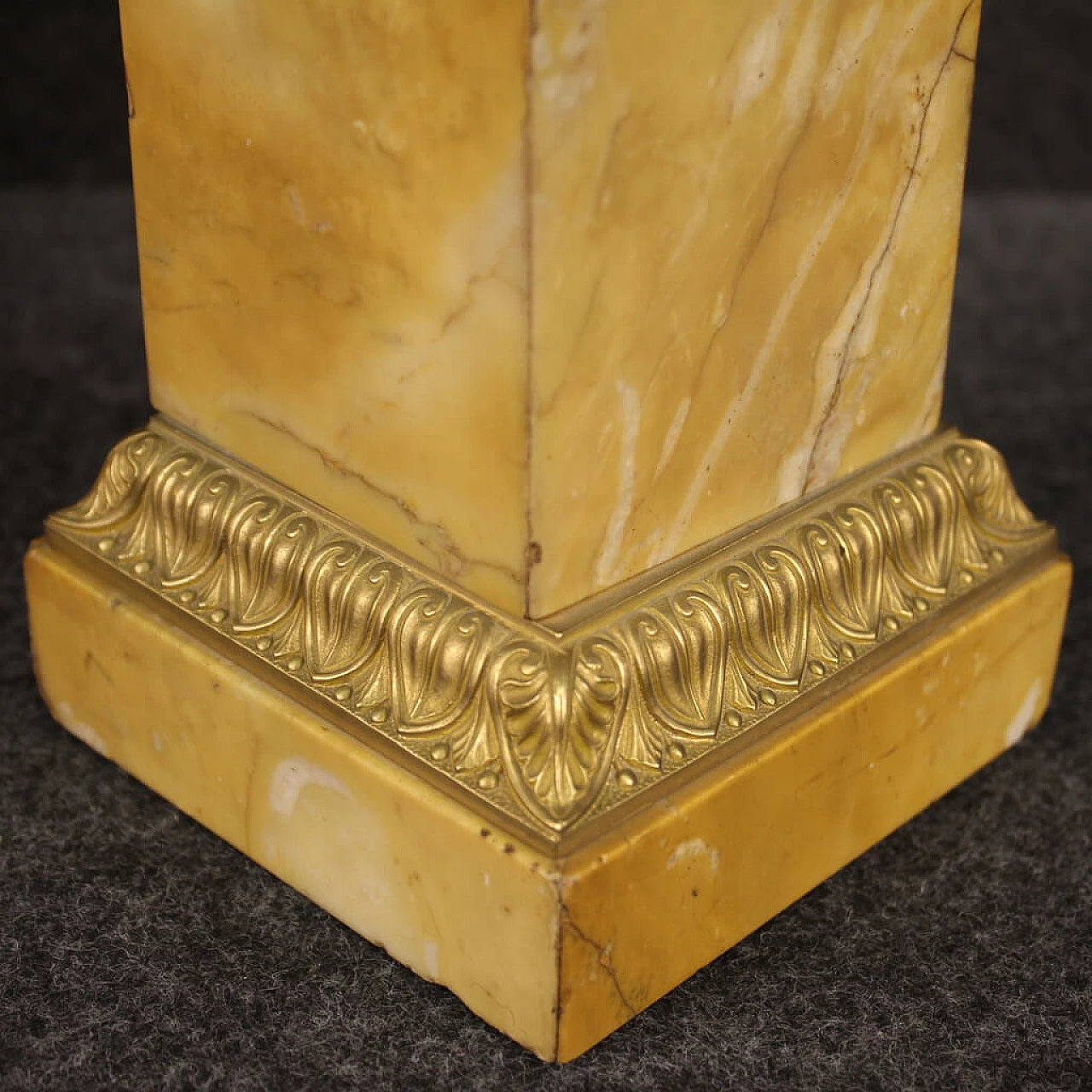 Pair of gilded bronze and yellow marble risers, 1930s 10