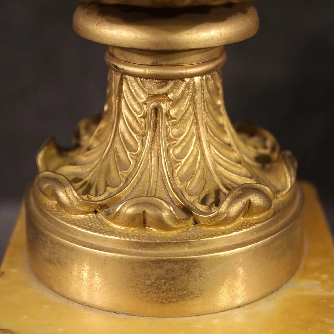 Pair of gilded bronze and yellow marble risers, 1930s 11