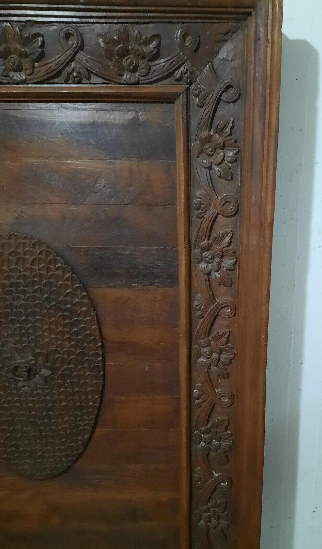 Pannello in legno di prugna con decorazioni, prima metà '700 7