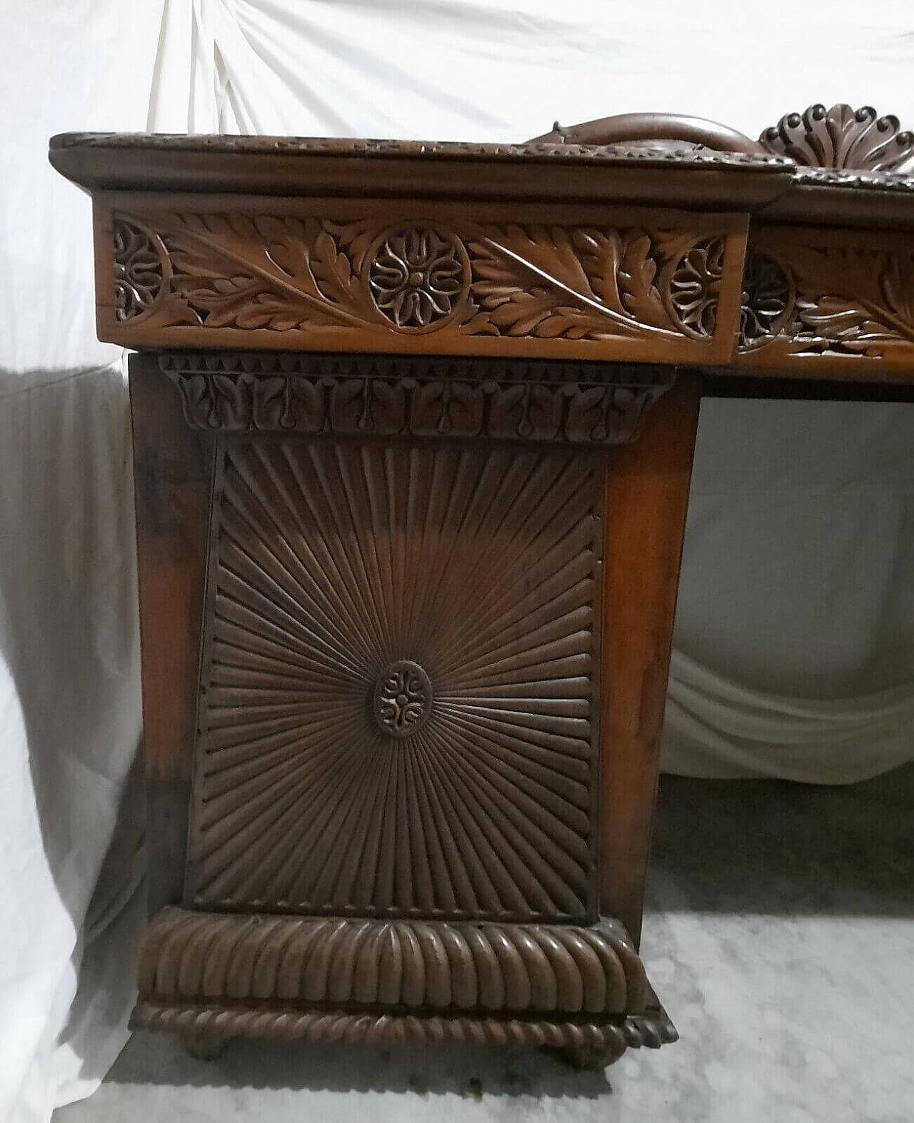 Credenza Regency in mogano con piano a tre cassetti, primo quarto '800 7