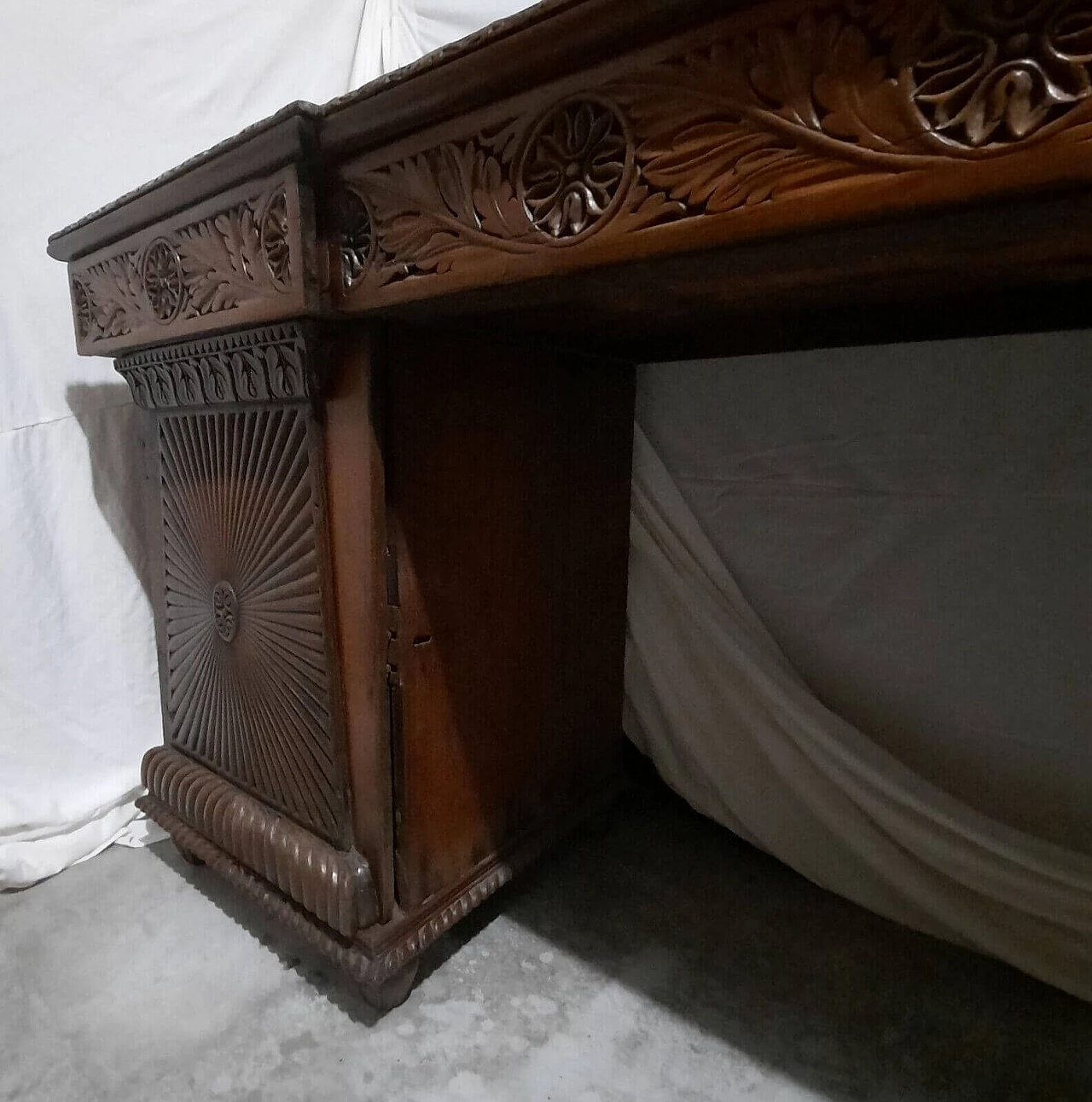 Mahogany Regency sideboard with three-drawer top, first quarter 19th century 8